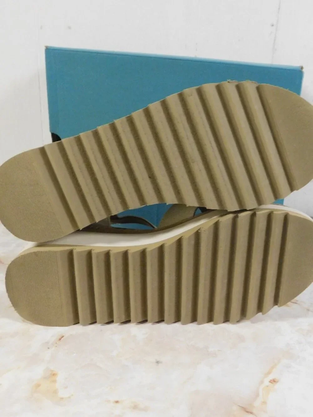 Toms NOELANI Natural / Gold Metallic Canvas Sandals NEW in Box 7